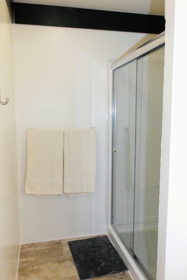 Becker'S Private Studio 2 Queen Beds, 1 Futon With A Great Back Yard! Обърн Екстериор снимка